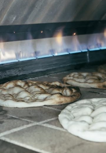 Nova Cafe fırınında pişen ekmekler